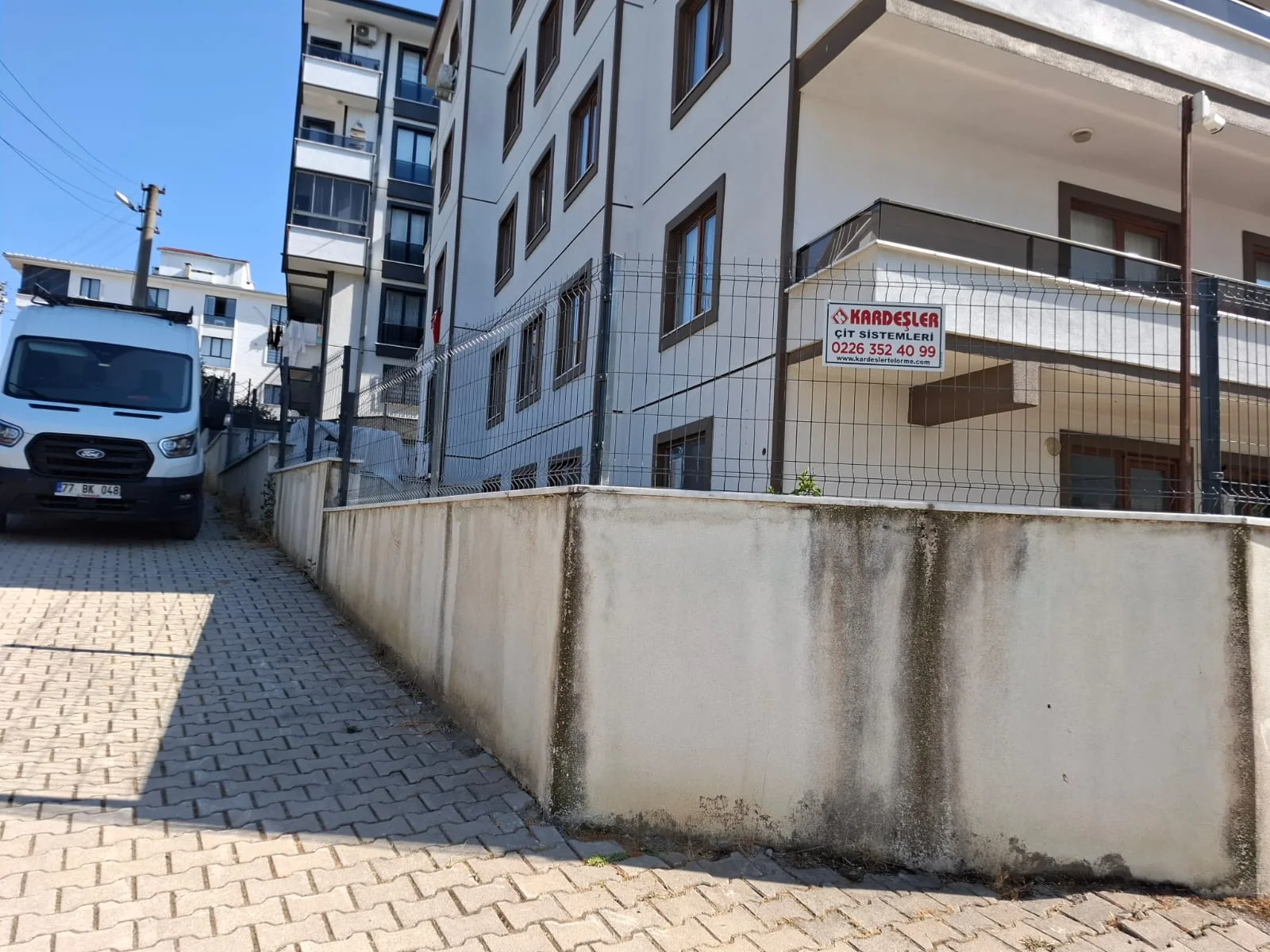Yalova Apartman Çevresi Panel Çit Projesi proje görseli 3